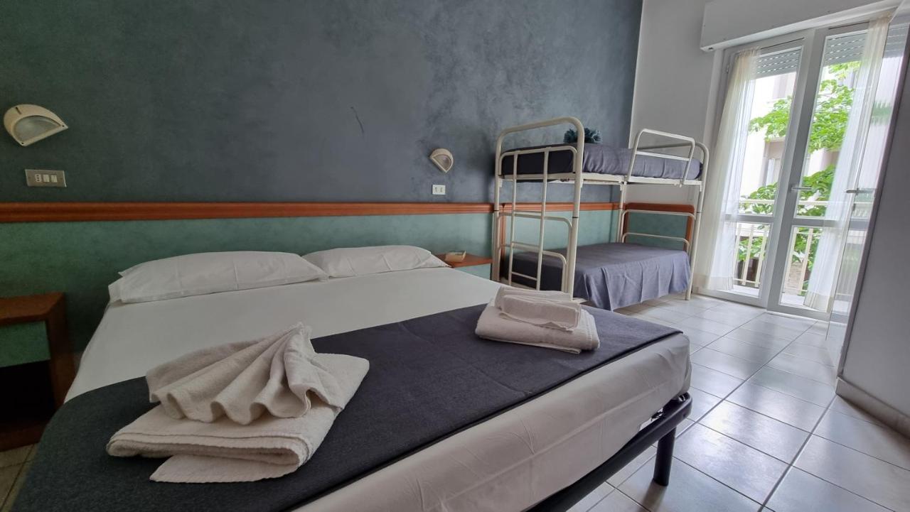 Hotel Costanza Cesenatico Esterno foto