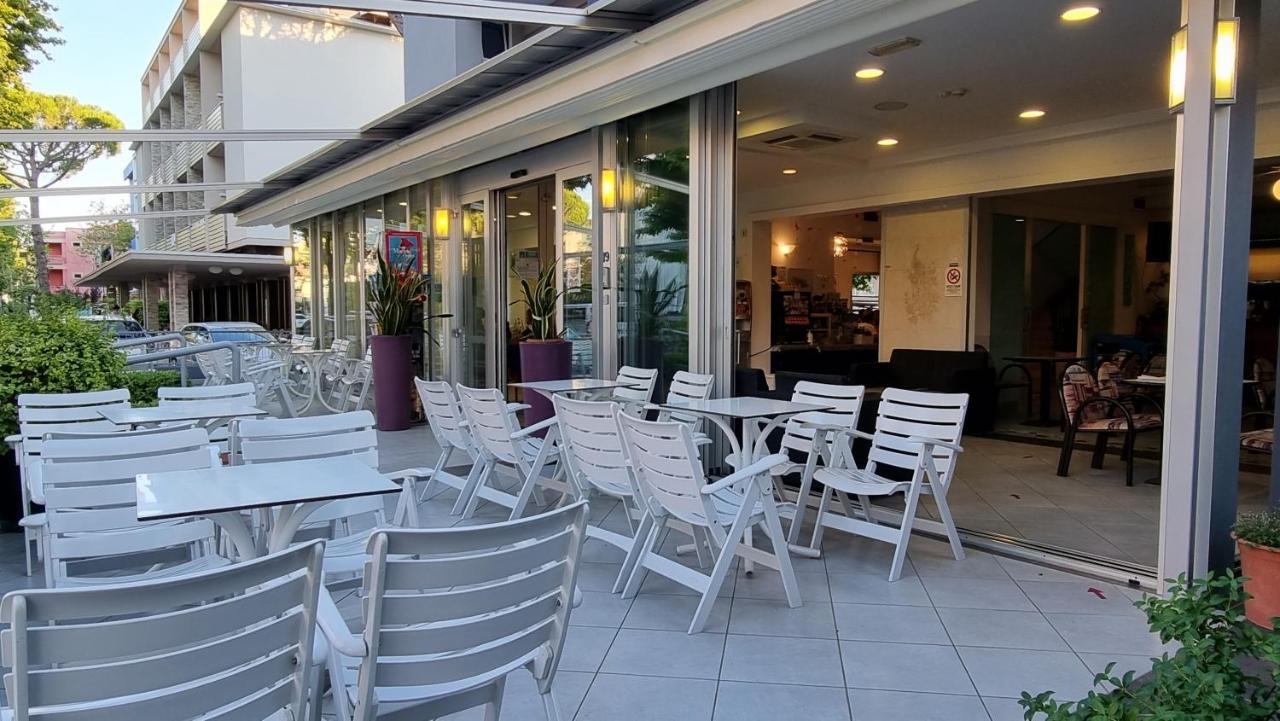 Hotel Costanza Cesenatico Esterno foto