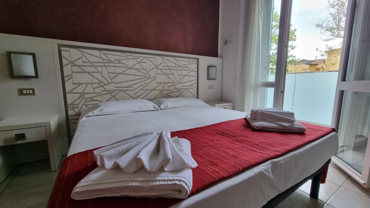 Hotel Costanza Cesenatico Esterno foto
