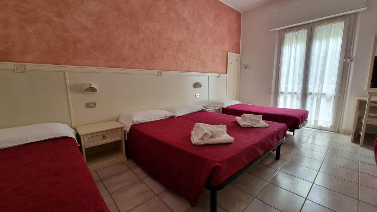 Hotel Costanza Cesenatico Esterno foto