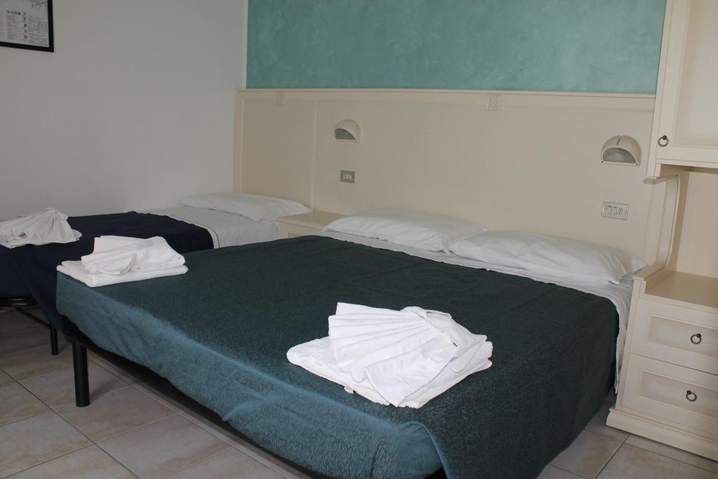 Hotel Costanza Cesenatico Esterno foto