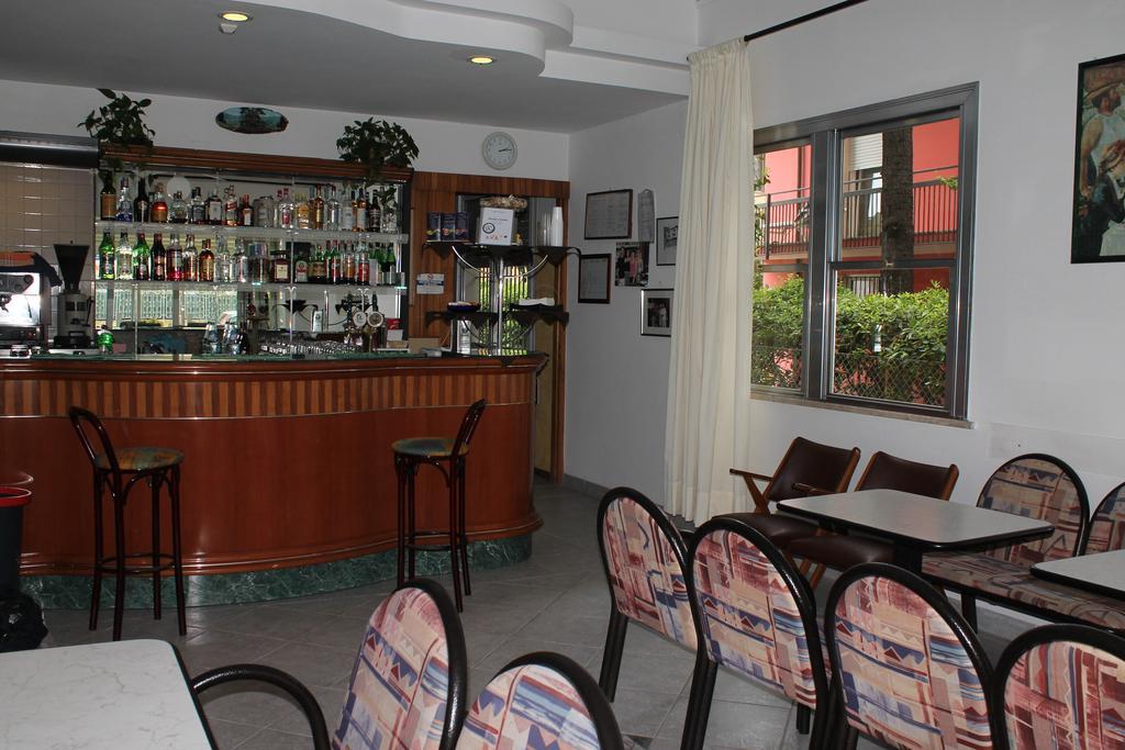 Hotel Costanza Cesenatico Esterno foto