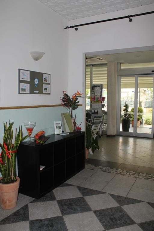 Hotel Costanza Cesenatico Esterno foto